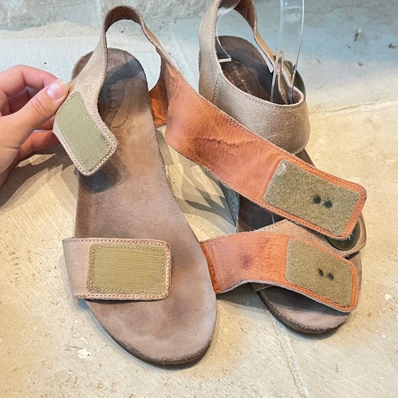 Taos‎ Carousel Tan Leather Wedge Sandal Size 9/9.5 - Picture 4 of 8